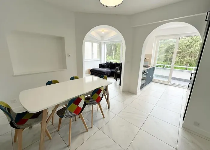 Appartement Avec Vue Sur La Pinede Grande Terrasse