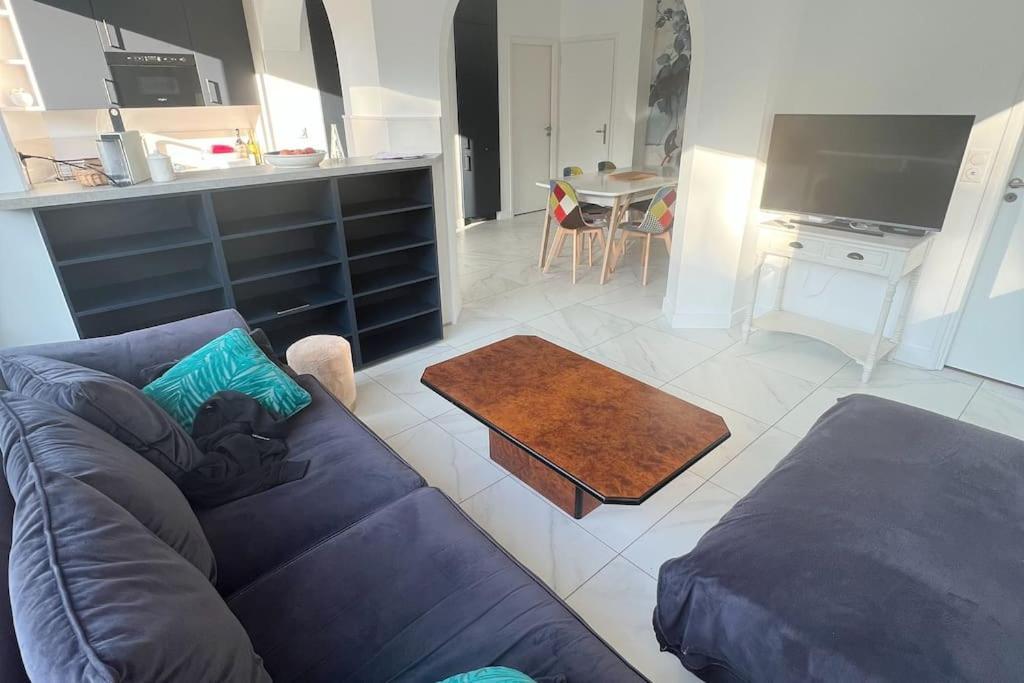 Appartement Avec Vue Sur La Pinede Grande Terrasse *
