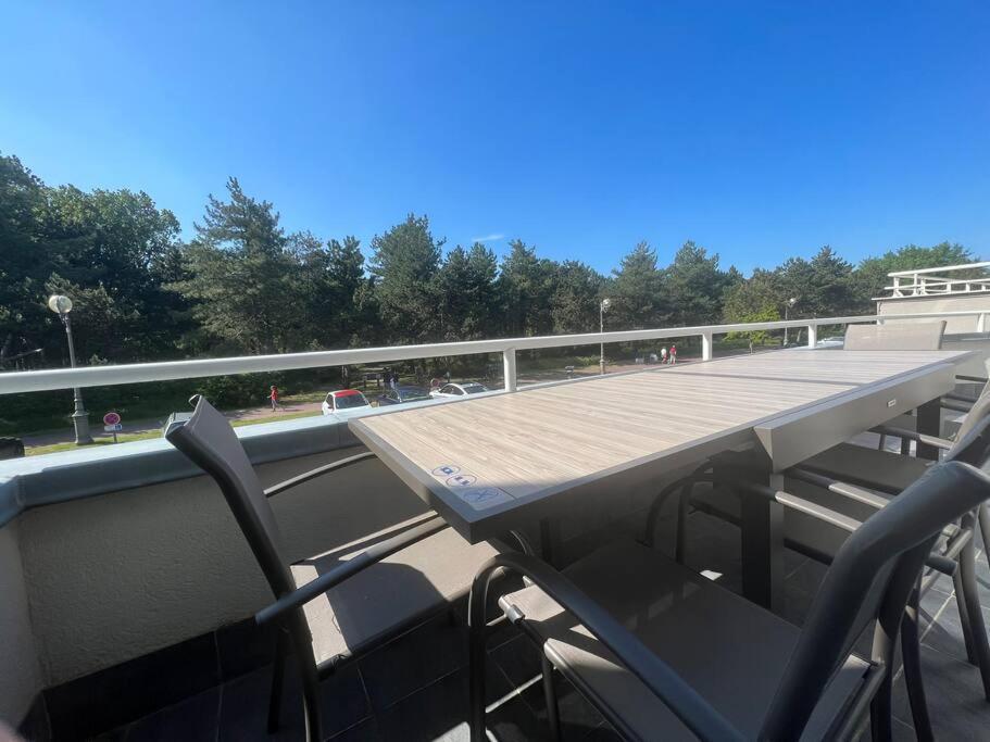 Avec Vue Sur La Pinede Grande Terrasse *
